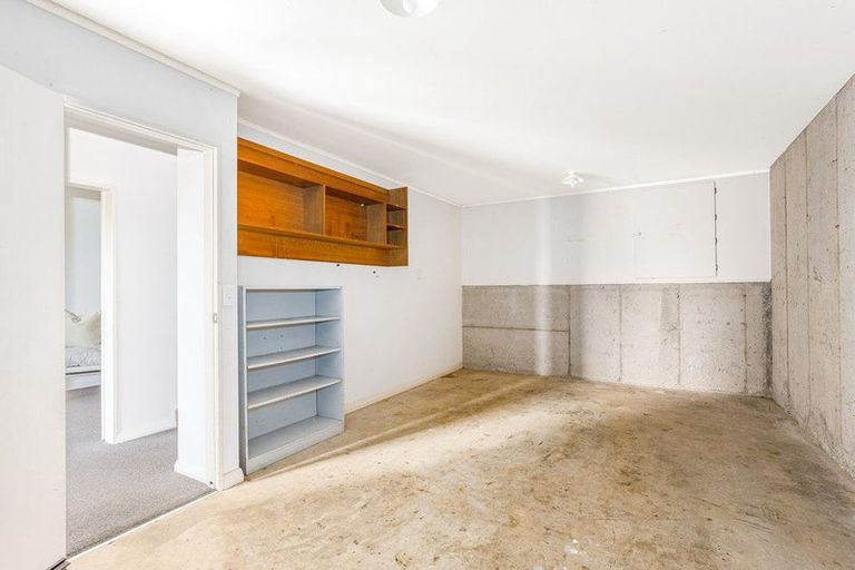 Photo of property in 21 Ladbrooke Drive, Newlands, Wellington, 6037