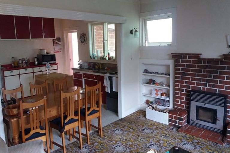 Photo of property in 64 Broadway, Picton, 7220