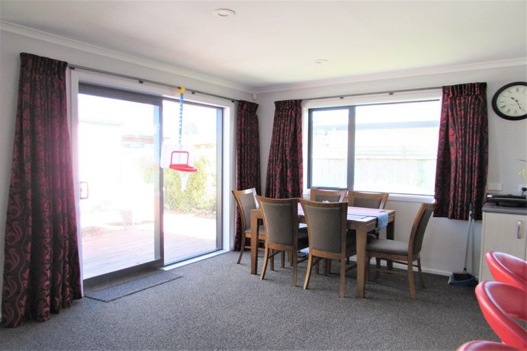 Photo of property in 3a Oxford Crescent, Ebdentown, Upper Hutt, 5018