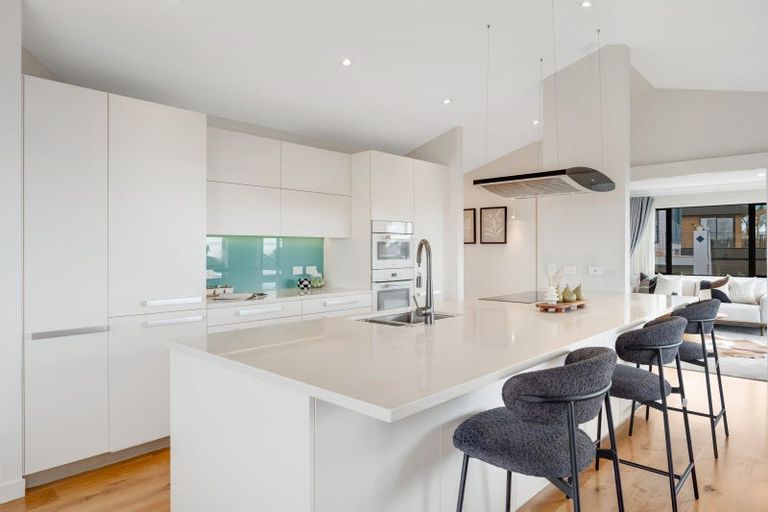 Photo of property in 2/152 Clovelly Road, Bucklands Beach, Auckland, 2012