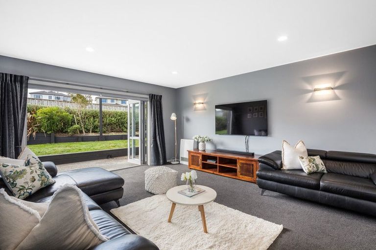 Photo of property in 11 Nelson Avenue, Aotea, Porirua, 5024