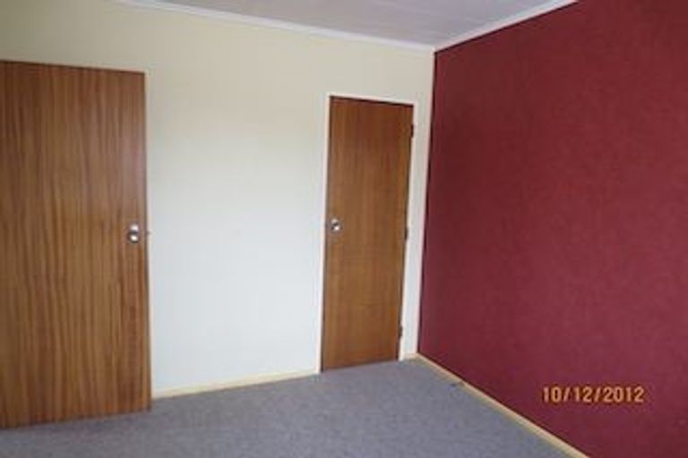 Photo of property in 1/1a Sequoia Place, Maoribank, Upper Hutt, 5018