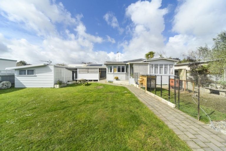 Photo of property in 12 Douglas Street, West End, Palmerston North, 4412