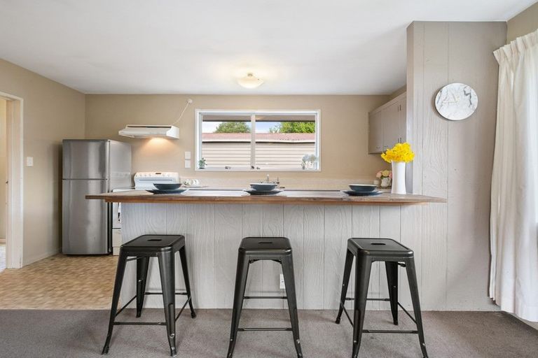 Photo of property in 2/12 Shannon Place, Belfast, Christchurch, 8051