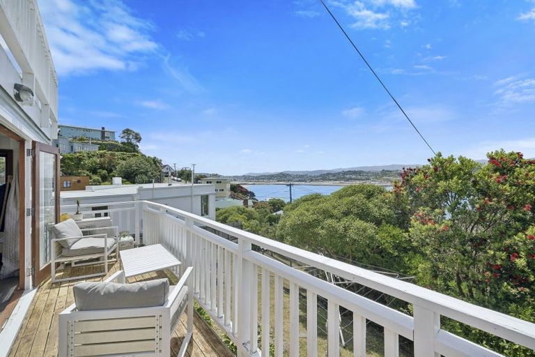 Photo of property in 49 Hungerford Road, Lyall Bay, Wellington, 6022