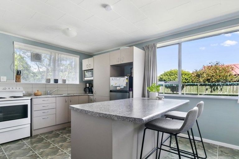 Photo of property in 18b Reese Jones Grove, Maungaraki, Lower Hutt, 5010