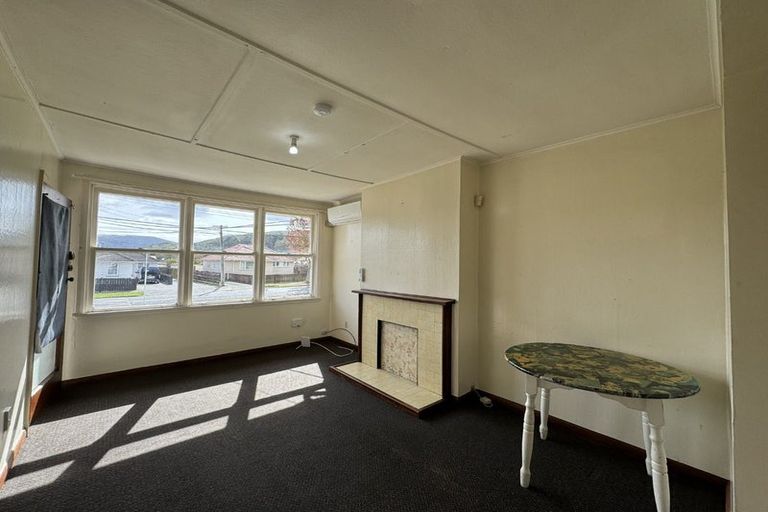 Photo of property in 82-88 Strand Crescent, Naenae, Lower Hutt, 5011