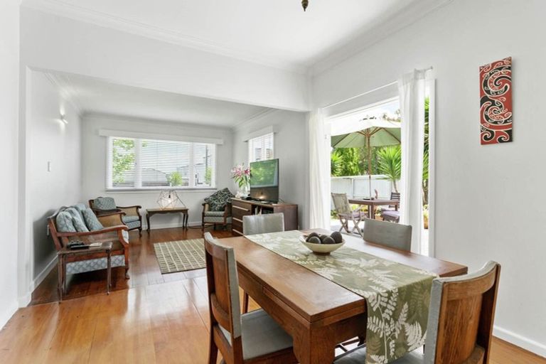 Photo of property in 92 Astley Avenue, New Lynn, Auckland, 0600