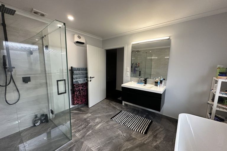 Photo of property in 190 Pacific Drive, Fitzherbert, Palmerston North, 4410