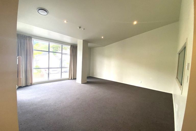 Photo of property in 2/20 Main Road, Tawa, Wellington, 5028