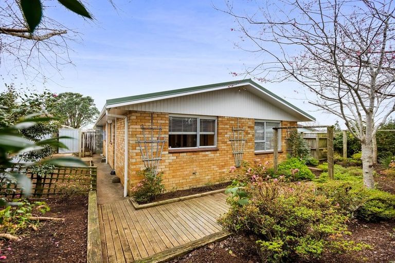 Photo of property in 2/6 Hood Place, Spotswood, New Plymouth, 4310