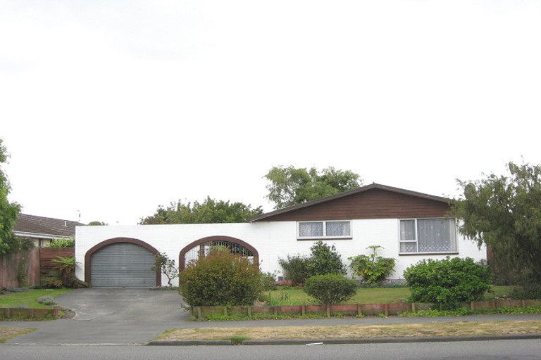 Photo of property in 124 Queenspark Drive, Parklands, Christchurch, 8083
