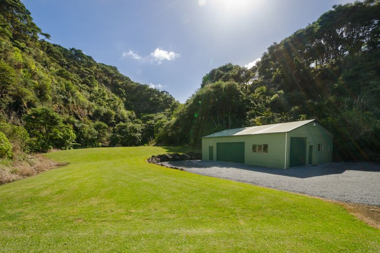 Photo of property in 81 Stoney Creek Drive, Waitakere, Henderson, 0782