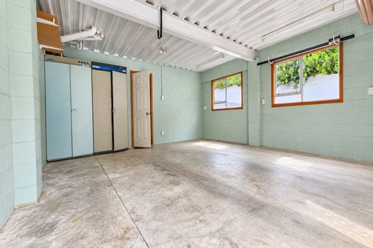 Photo of property in 21 Waipuia Place, Greenhithe, Auckland, 0632