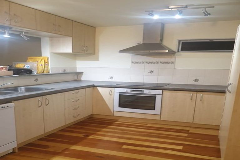 Photo of property in 8 River Road, Te Atatu Peninsula, Auckland, 0610