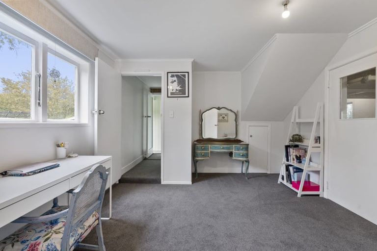 Photo of property in 10 Whitby Place, Westown, New Plymouth, 4310