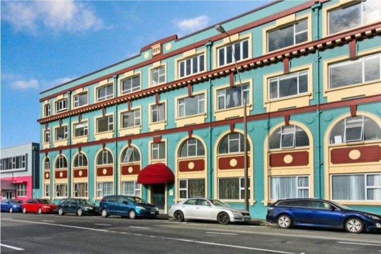 Photo of property in Devonport Apartments, 37/127 Saint Aubyn Street, New Plymouth, 4310