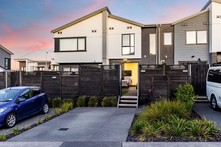 Photo of property in 12 Malcolm Calder Road, Hobsonville, Auckland, 0616