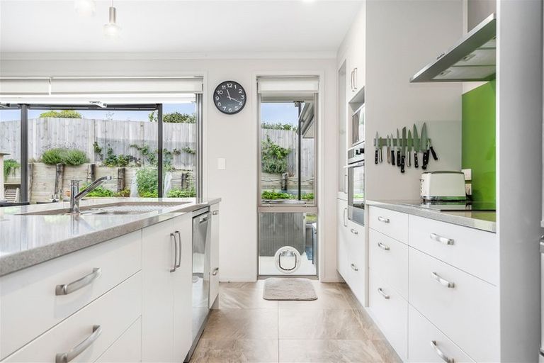 Photo of property in 6 Powhaitere Road, One Tree Point, 0118