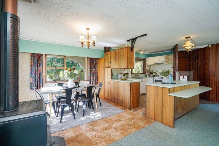 Photo of property in 195 Oteramika Road, Seaward Bush, Invercargill, 9871