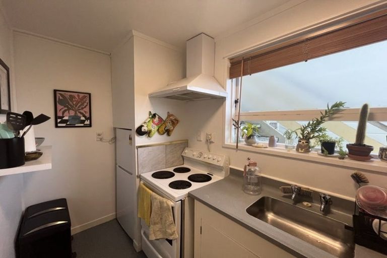 Photo of property in 82 Rolleston Street, Mount Cook, Wellington, 6021