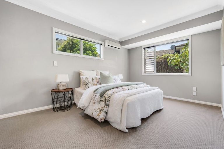 Photo of property in 8 Page Point, Mellons Bay, Auckland, 2014