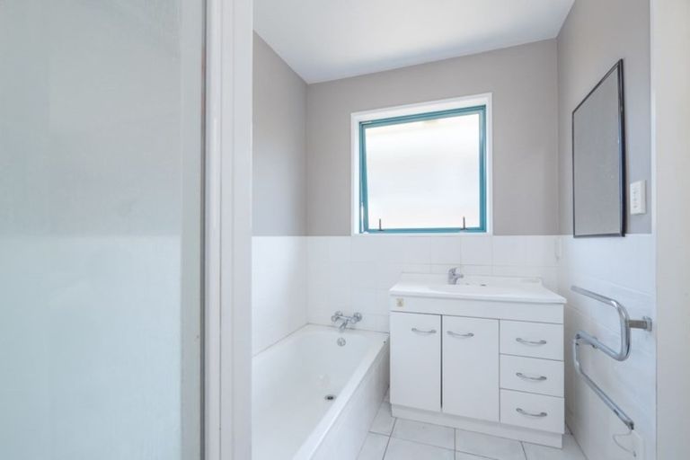 Photo of property in 176 Langdons Road, Northcote, Christchurch, 8052