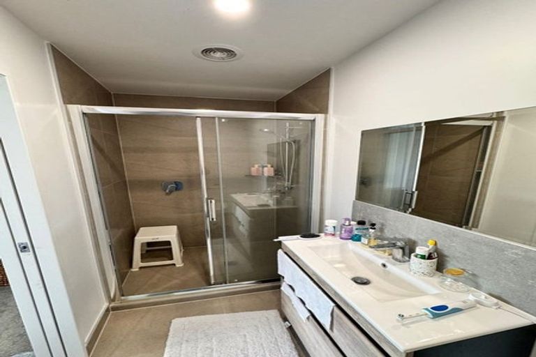 Photo of property in 11d Regency Place, Sunnynook, Auckland, 0632