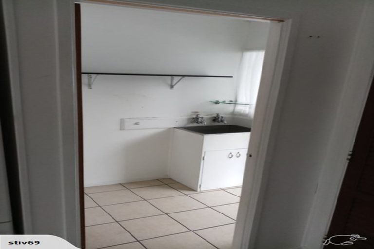 Photo of property in 37 Cascades Road, Pakuranga Heights, Auckland, 2010