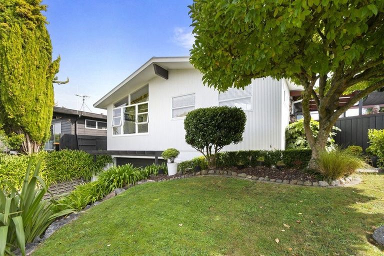 Photo of property in 10 Wikiriwhi Crescent, Awapuni, Palmerston North, 4412