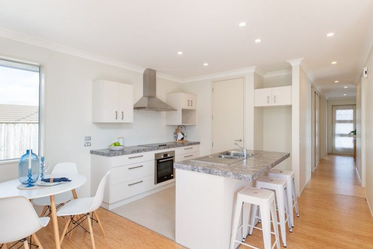 Photo of property in 72 Sunstone Crescent, Timberlea, Upper Hutt, 5018