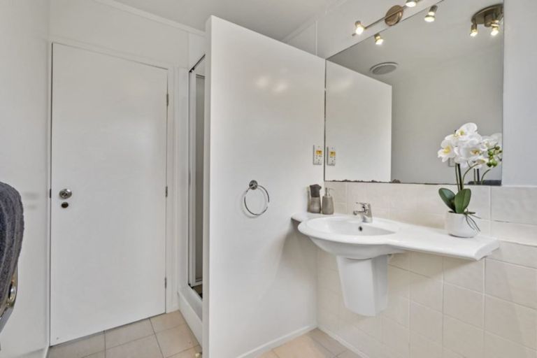 Photo of property in 4/59 Rangatira Road, Beach Haven, Auckland, 0626