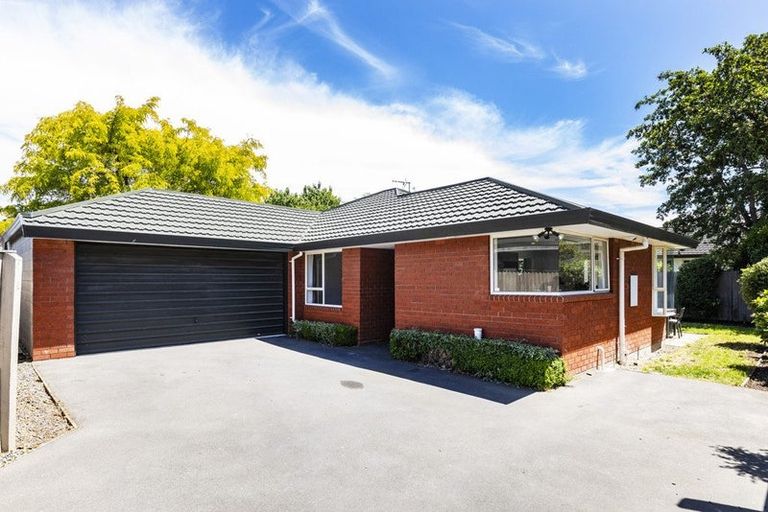 Photo of property in 2/111 Paparoa Street, Papanui, Christchurch, 8053