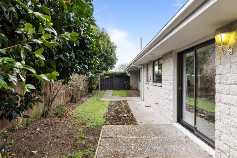 Photo of property in 2/7 Ringwood Place, Avonhead, Christchurch, 8042