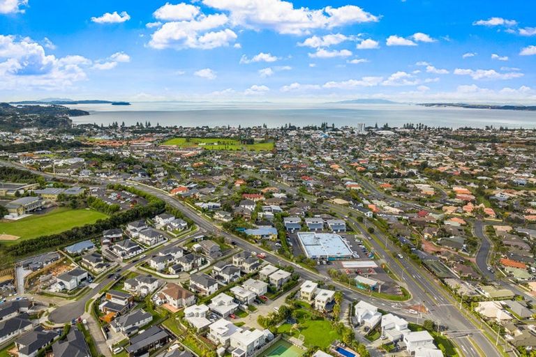 Photo of property in 1 Crompton Place, Orewa, 0931