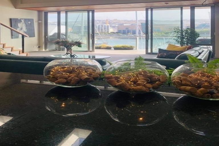 Photo of property in Clyde Quay Wharf, 3b/5 Clyde Quay Wharf, Te Aro, Wellington, 6011