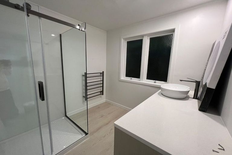 Photo of property in 7 Rangeview Road, Sunnyvale, Auckland, 0612