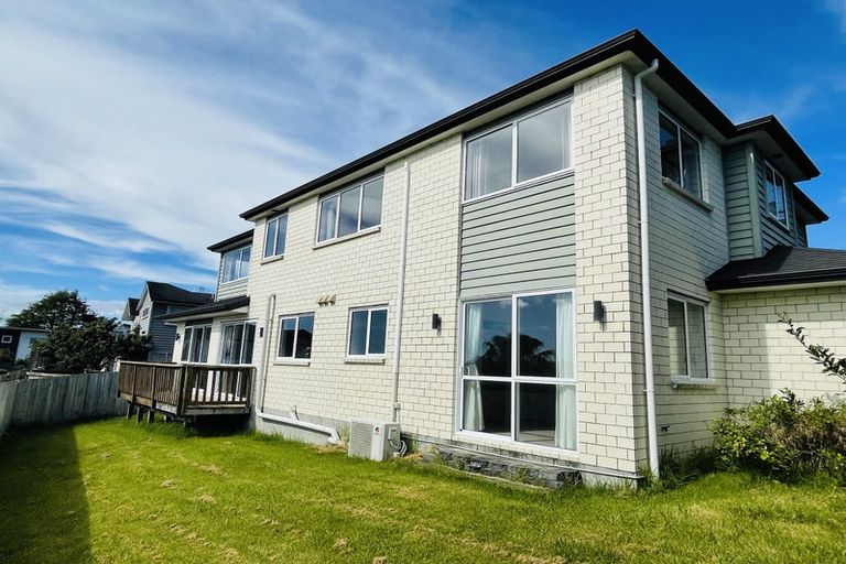 Photo of property in 4a Marina View Drive, West Harbour, Auckland, 0618