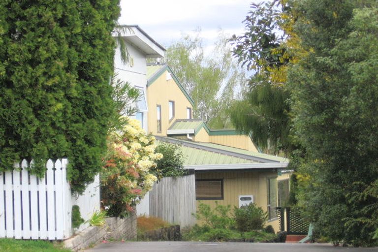 Photo of property in 2/9 Titoki Avenue, Waipahihi, Taupo, 3330