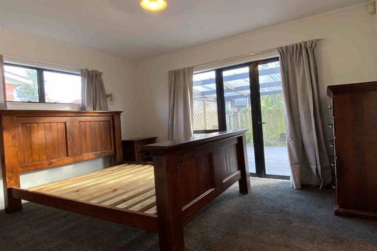 Photo of property in 2/19 Tane Street, New Lynn, Auckland, 0600