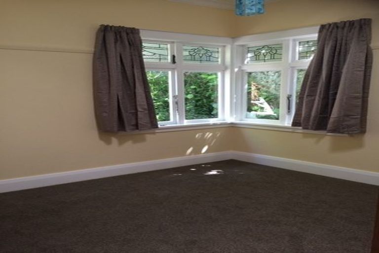 Photo of property in 100 Mortimer Terrace, Brooklyn, Wellington, 6021