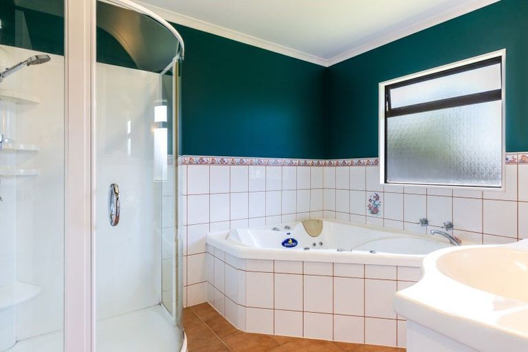 Photo of property in 27 Kinder Street, Acacia Bay, Taupo, 3330