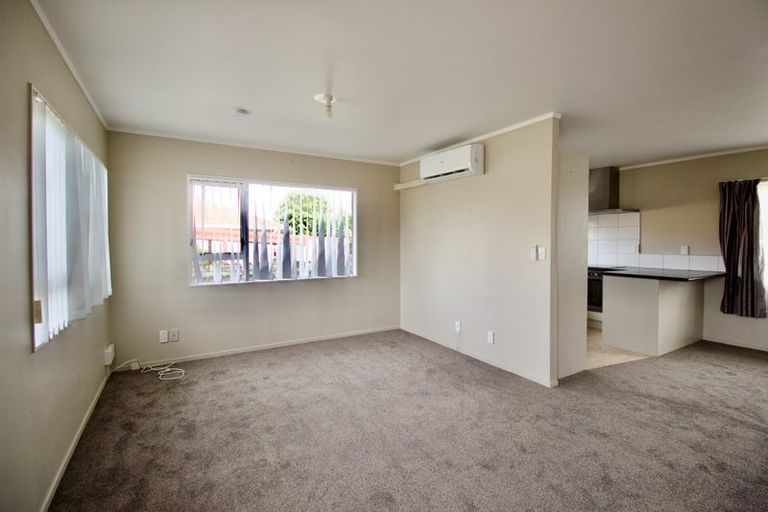 Photo of property in 49 Dungarvon Place, Clendon Park, Auckland, 2103