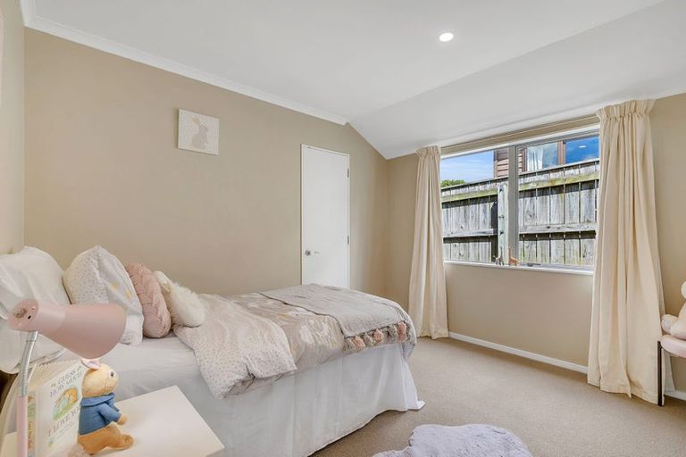 Photo of property in 2 Catlins Glen, Aotea, Porirua, 5024