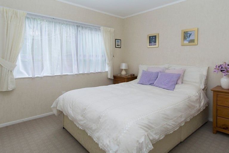 Photo of property in 9 Woodview Rise, Botany Downs, Auckland, 2010