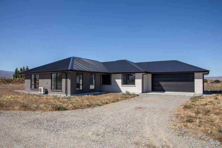 Photo of property in 21 Thyme Fields Road, Springvale, 9393