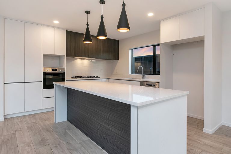 Photo of property in 40 Lumbarda Drive, Kumeu, 0810