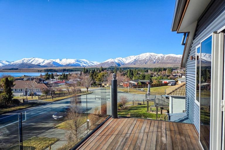 Photo of property in 35 Aorangi Crescent, Lake Tekapo, 7999