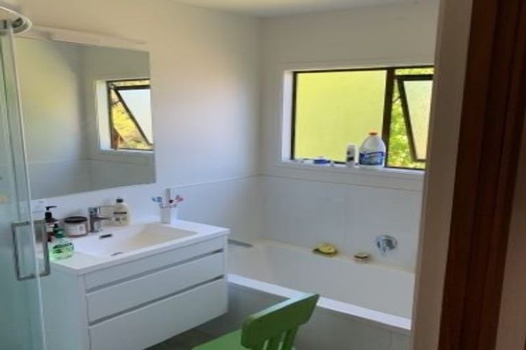 Photo of property in 4/18a Neal Avenue, Glenfield, Auckland, 0629