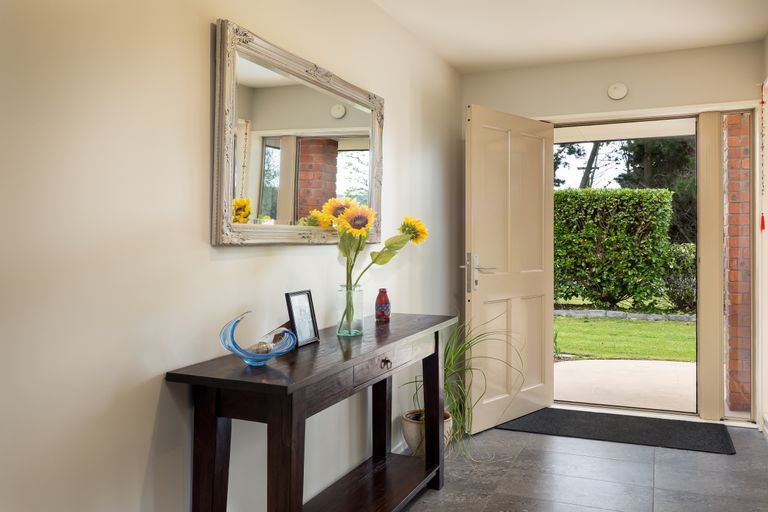 Photo of property in 92 Milns Road, Halswell, Christchurch, 8025